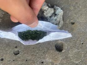 Ձերբակալման ժամանակ թղթե փաթեթով թմրամիջոց է նետել գետնին Ձերբակալման ժամանակ թղթե փաթեթով թմրամիջոց է նետել գետնին