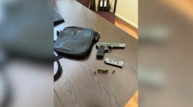 «Զվարթնոց» օդանավակայանի գծային բաժնի ծառայողները զենք են հայտնաբերել «Տոյոտա Քեմրի» մակնիշի մեքենայում «Զվարթնոց» օդանավակայանի գծային բաժնի ծառայողները զենք են հայտնաբերել «Տոյոտա Քեմրի» մակնիշի մեքենայում