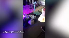 5 կգ կանեփանման և 4 կգ բյուրեղանման զանգված մեքենայում. պարեկները վարորդին տեղափոխել են Արտաշատի բաժին 5 կգ կանեփանման և 4 կգ բյուրեղանման զանգված մեքենայում. պարեկները վարորդին տեղափոխել են Արտաշատի բաժին