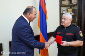 ՆԳՆ ոստիկանության պետը պարգևատրել է ՀՀ-ում Վրաստանի ՆԳ նախարարության կցորդին ՆԳՆ ոստիկանության պետը պարգևատրել է ՀՀ-ում Վրաստանի ՆԳ նախարարության կցորդին