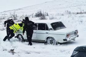 Հանրապետության տարածքում կան փակ և դժվարանցանելի ճանապարհներ․ ոստիկաններն ու փրկարարները իրականացնում են ուժեղացված ծառայություն Հանրապետության տարածքում կան փակ և դժվարանցանելի ճանապարհներ․ ոստիկաններն ու փրկարարները իրականացնում են ուժեղացված ծառայություն