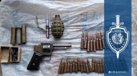 Սանահին-Սարահարթ տանող ճանապարհին զենք-զինամթերք է հայտնաբերվել Սանահին-Սարահարթ տանող ճանապարհին զենք-զինամթերք է հայտնաբերվել